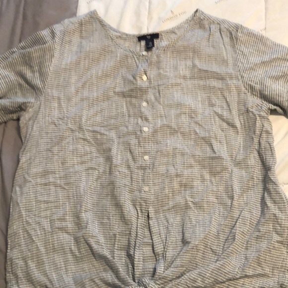 Gap size medium tie front blue stripped button - Picture 1 of 7
